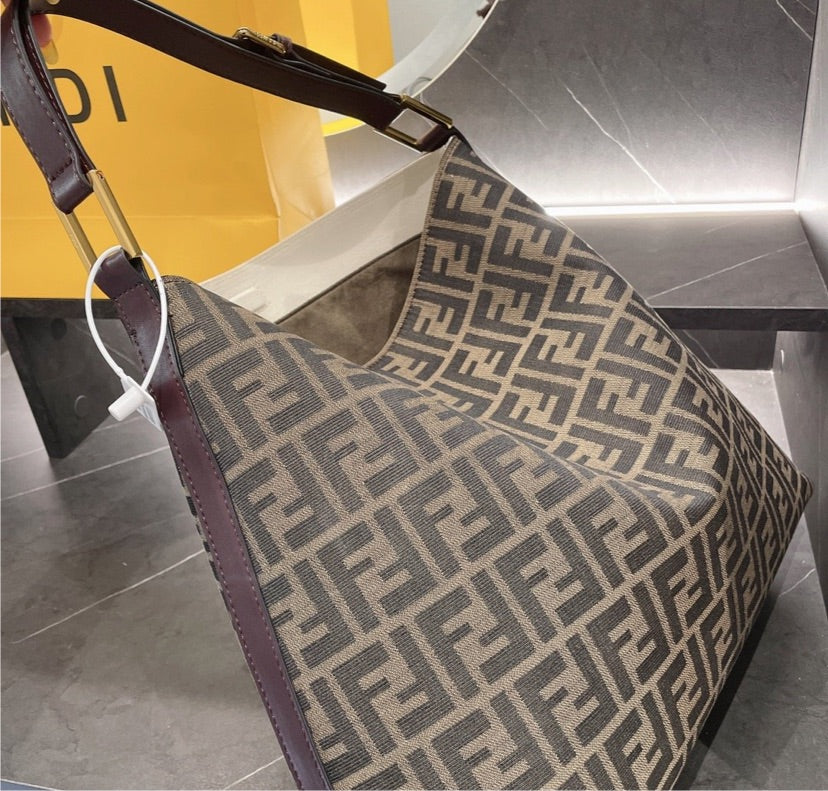 New large Fendi shoulder handbag