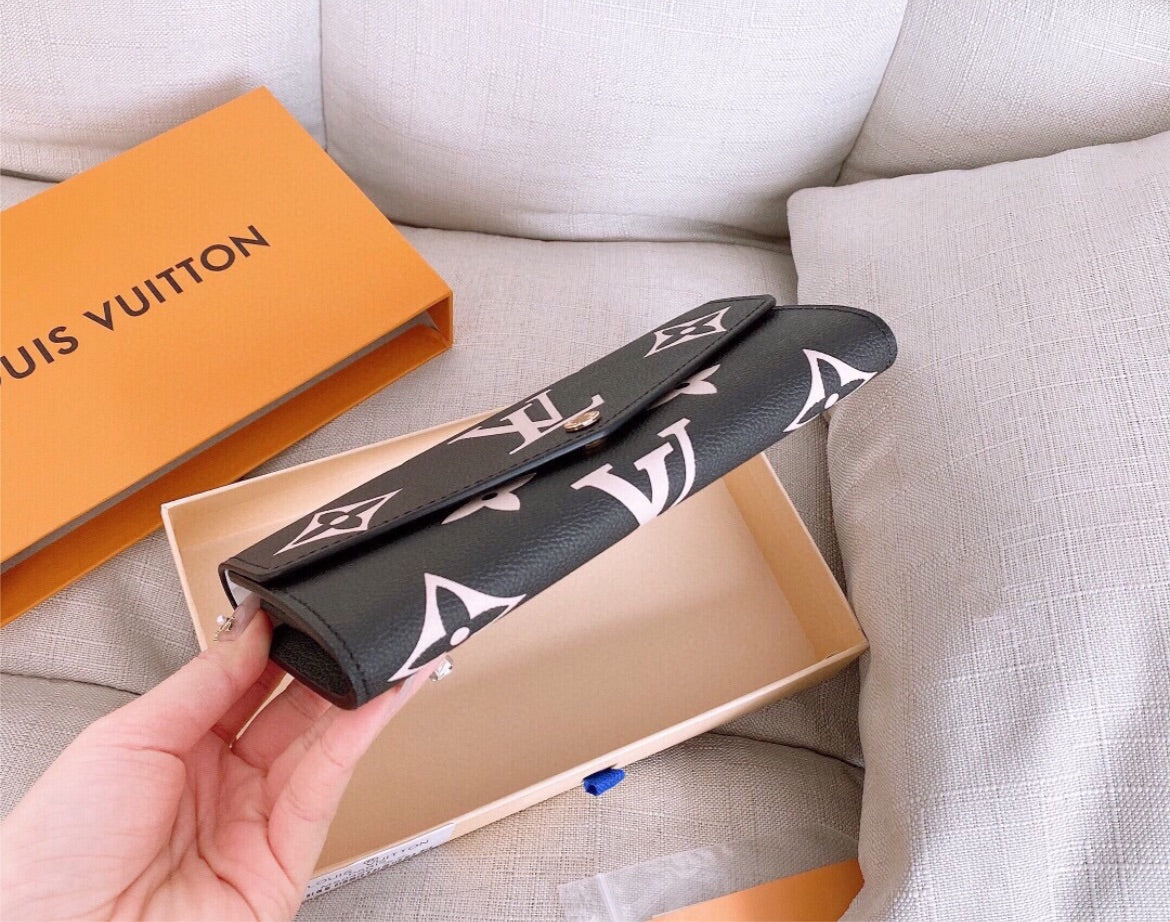 Black/white LV wallet