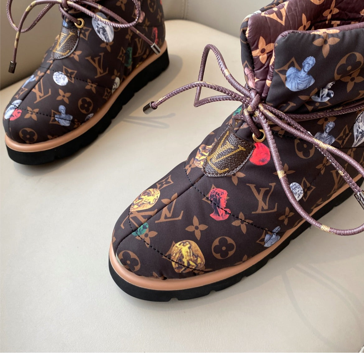 Comfy LV woman boots