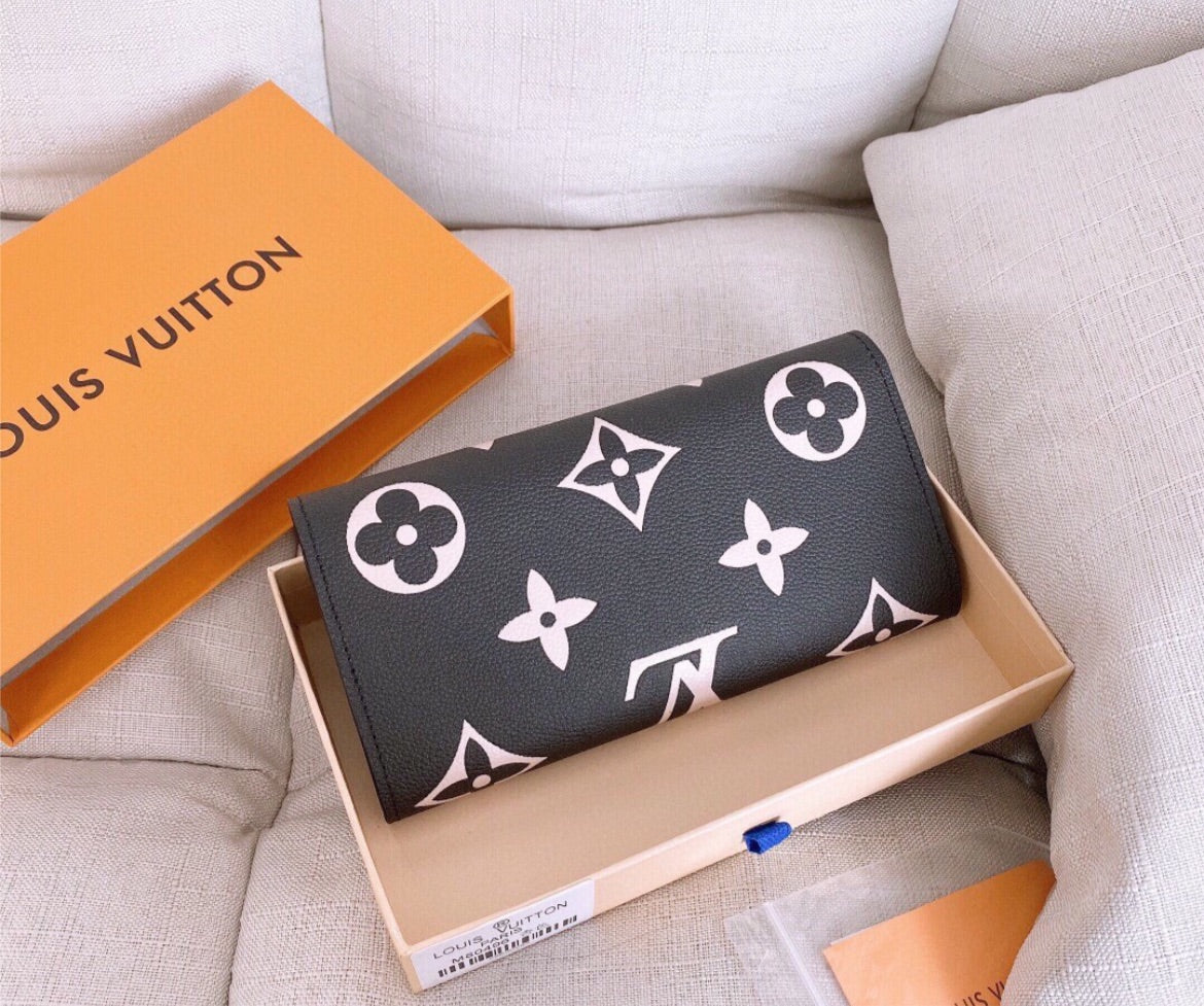 Black/white LV wallet