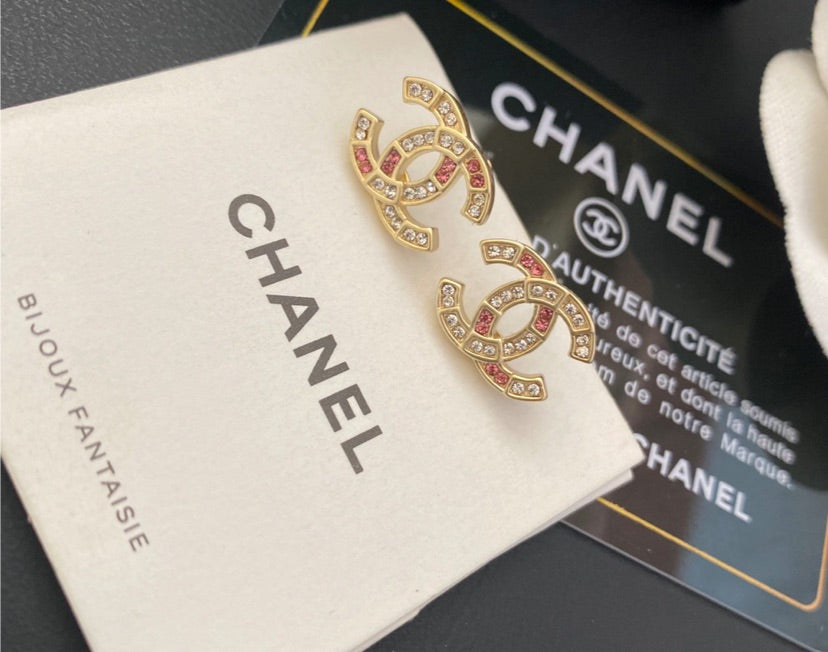 Chanel woman earrings