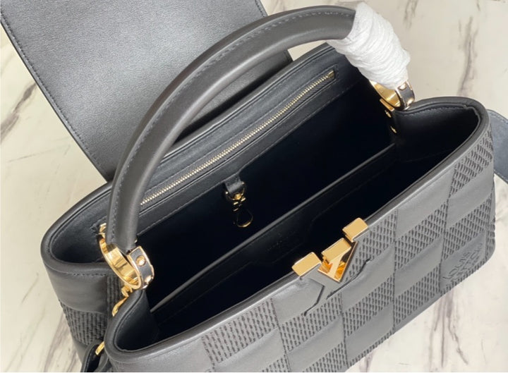 Louis Vuitton woman shoulder handbag
