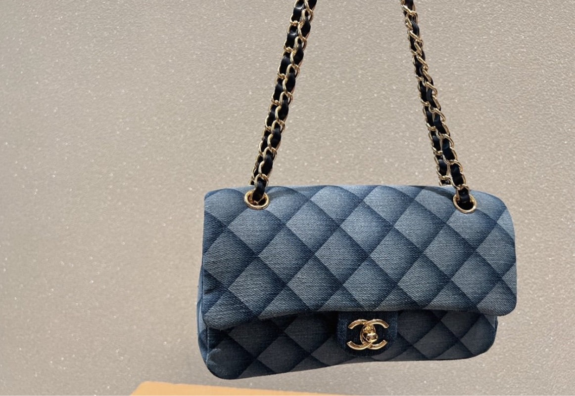 Chanel woman shoulder handbag