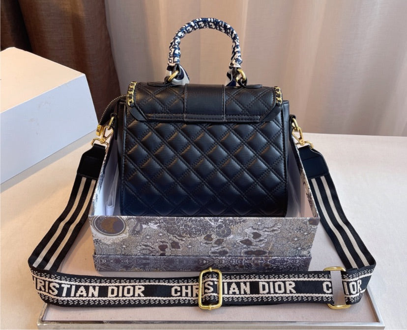 Dior woman shoulder handbag
