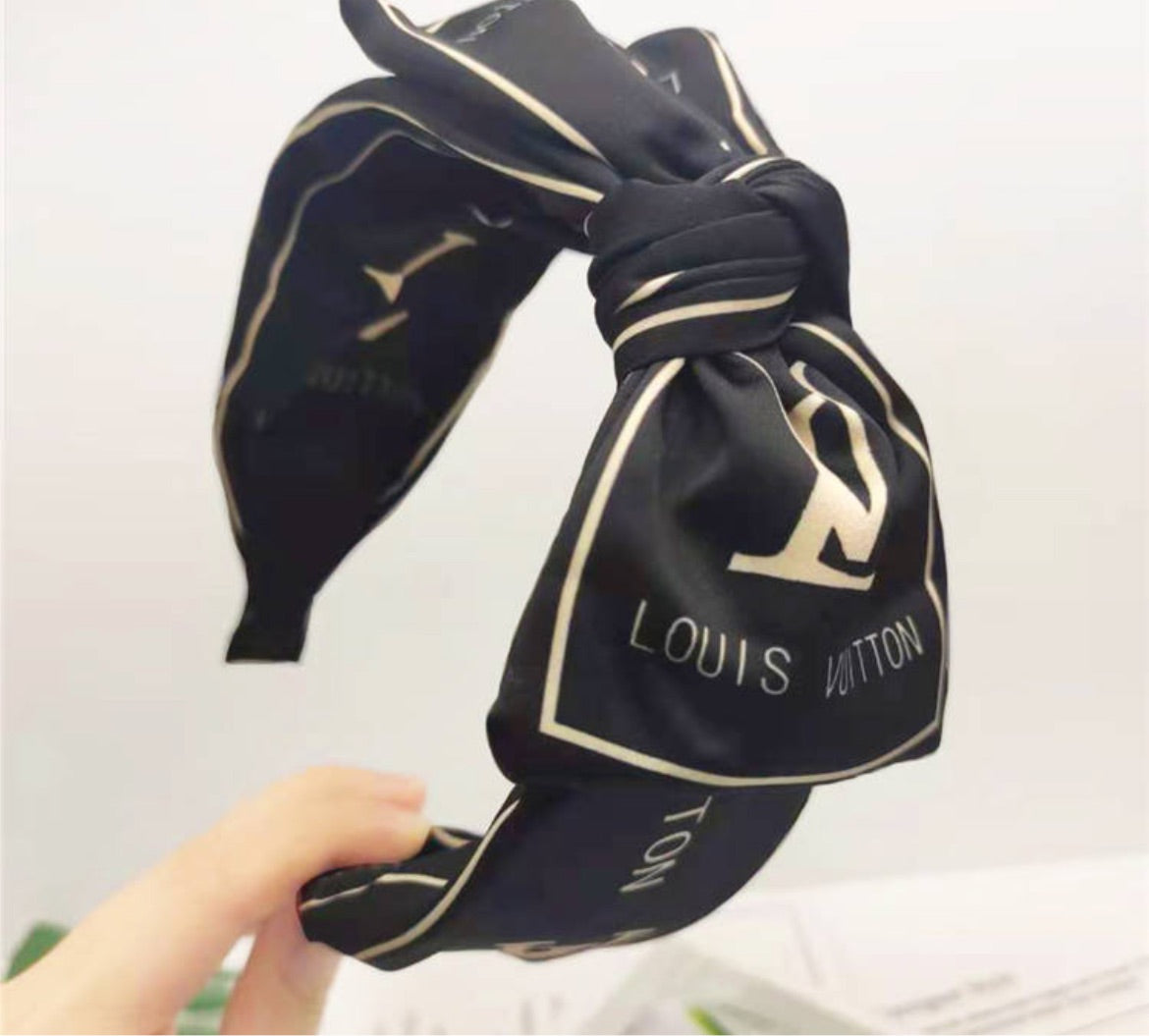LV woman head wear