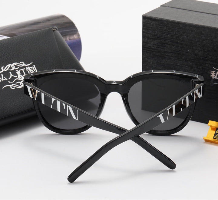 Valentino shades woman