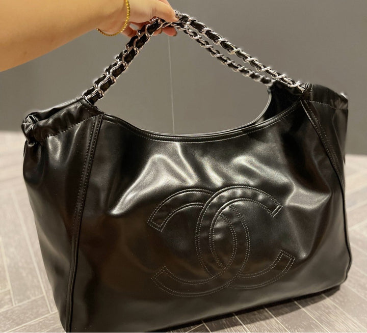 Woman Chanel  new shoulder bag