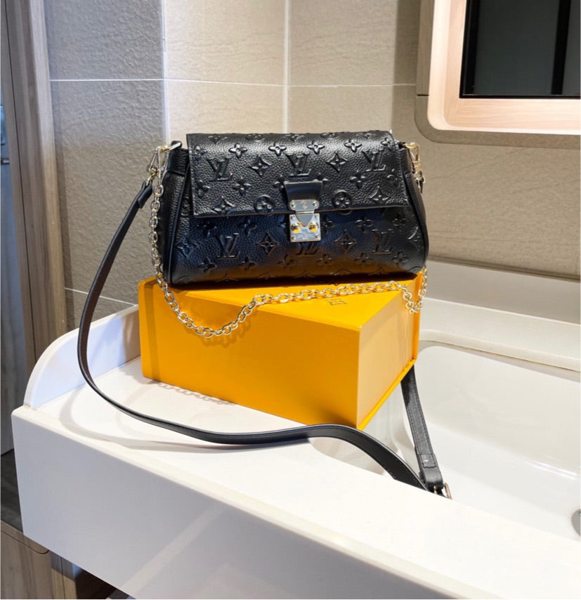 New LV a woman handbag