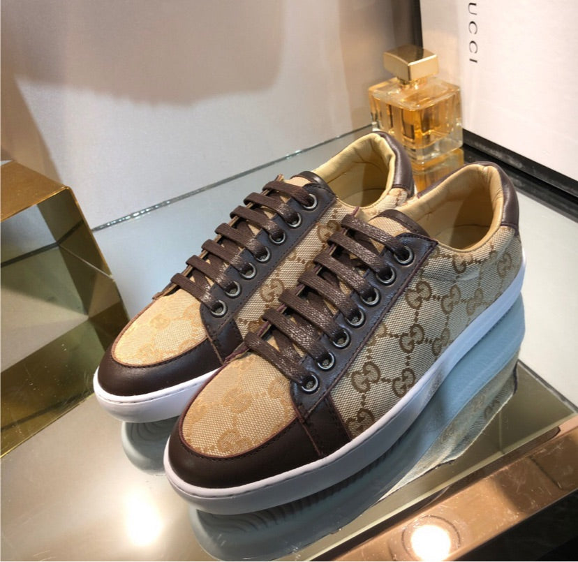 Low cut brown Gucci sneakers