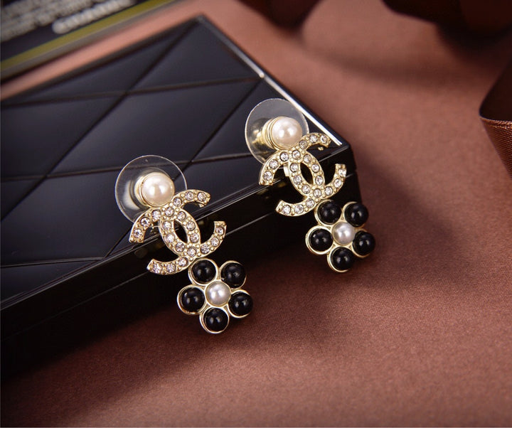 Chanel woman earrings