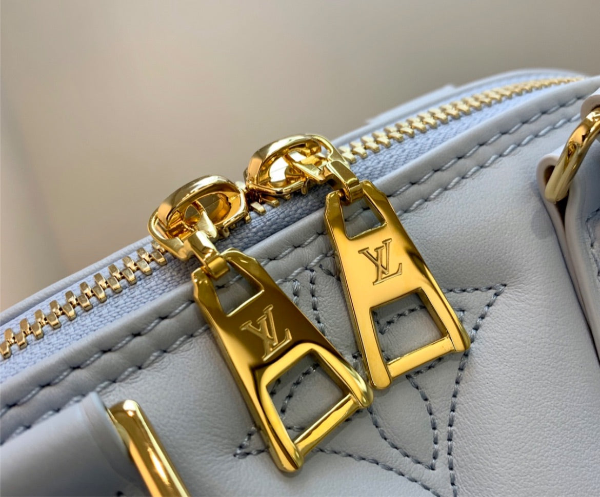 LV woman shoulder handbag