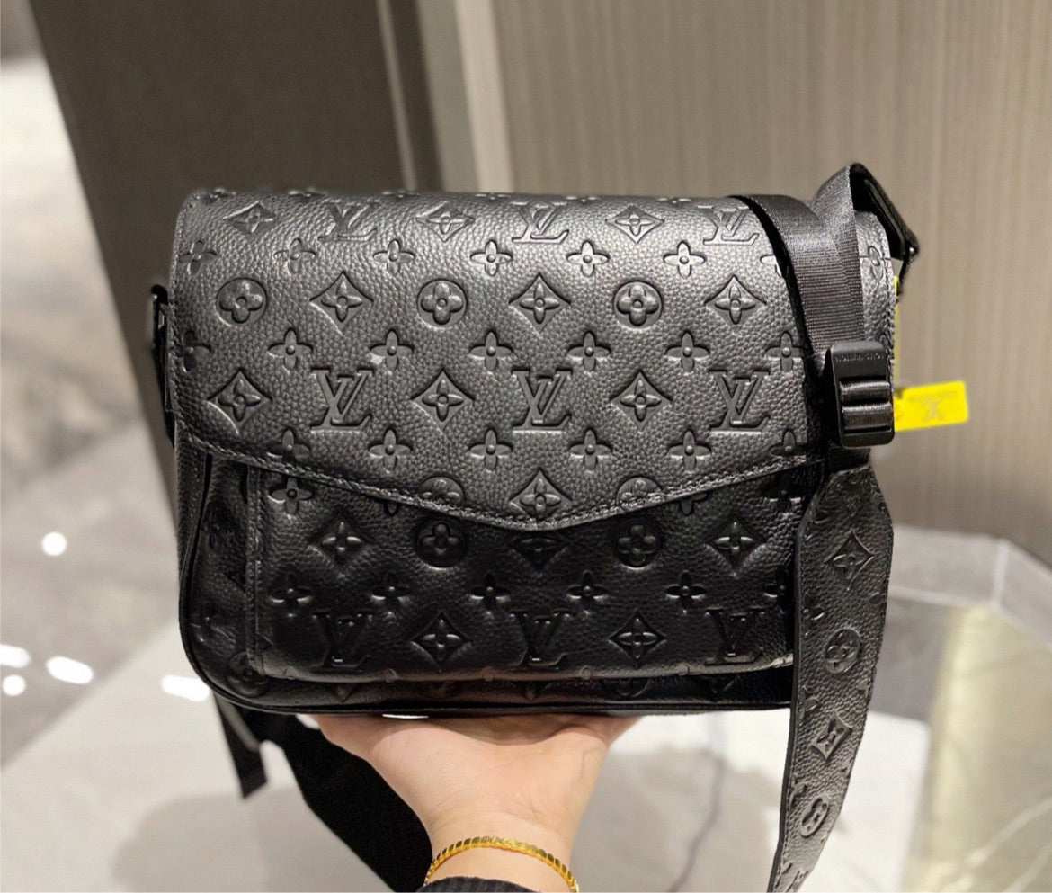 Everyday LV woman shoulder handbag