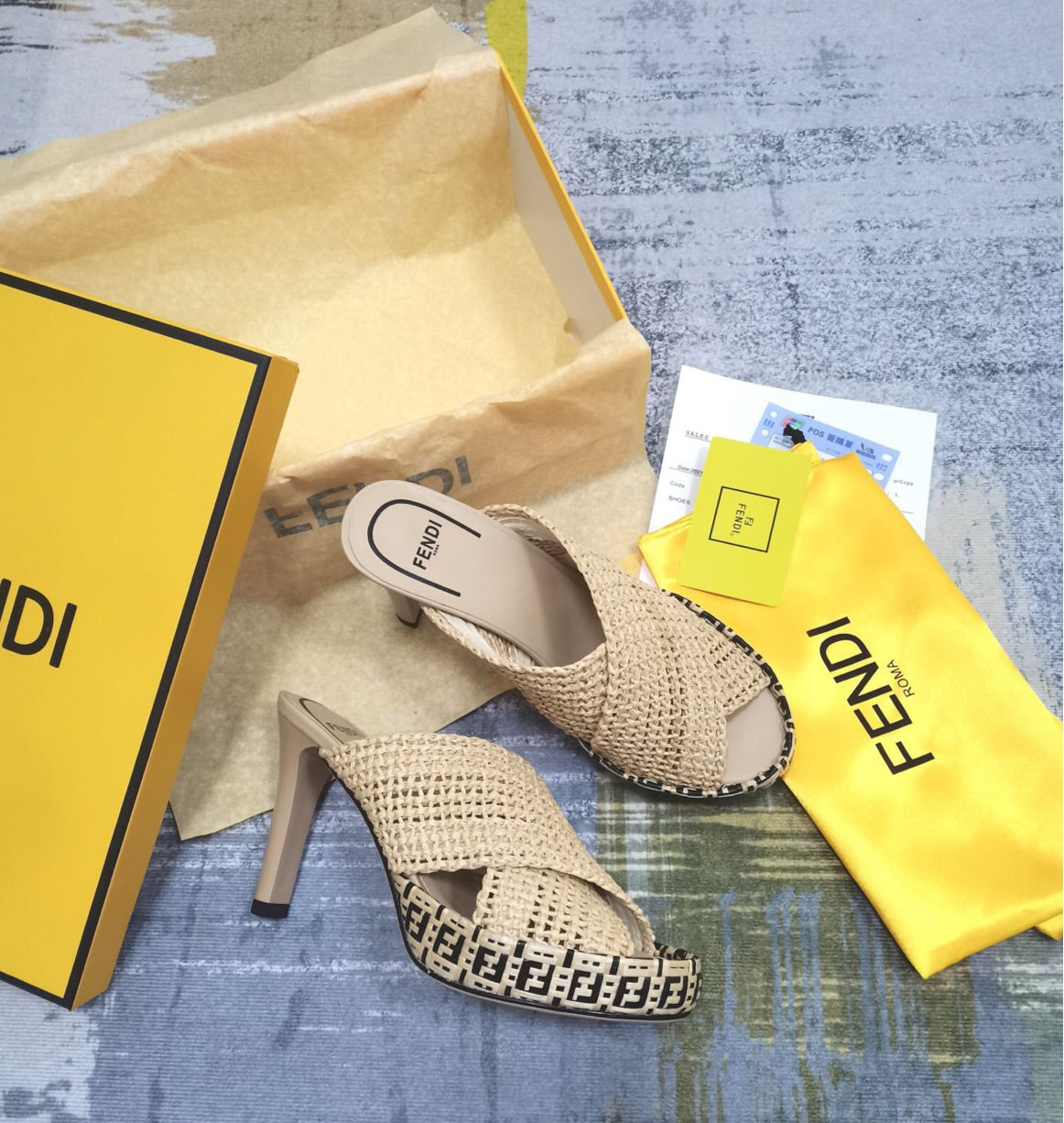 Woman Fendi heel