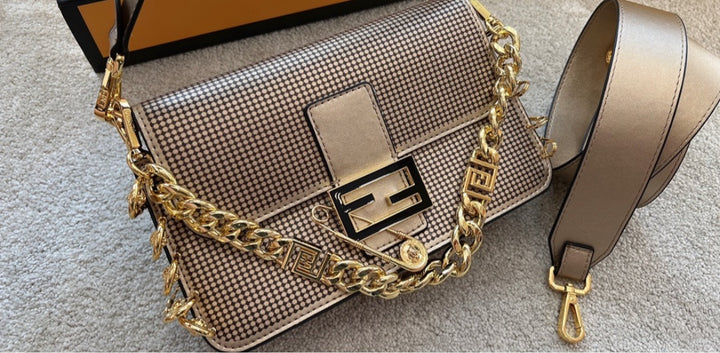 Woman Fendi shoulder bag