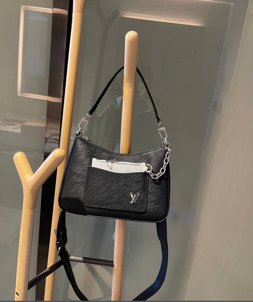 BLOW OUT SALE !!! Louis Vuitton leather woman handbag