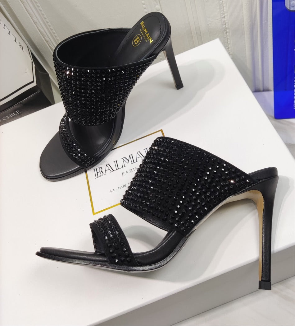 New black Balmain heel