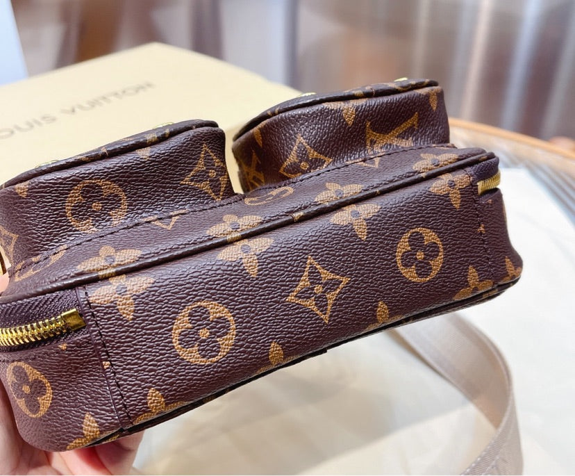 Everyday LV leather shoulder handbag