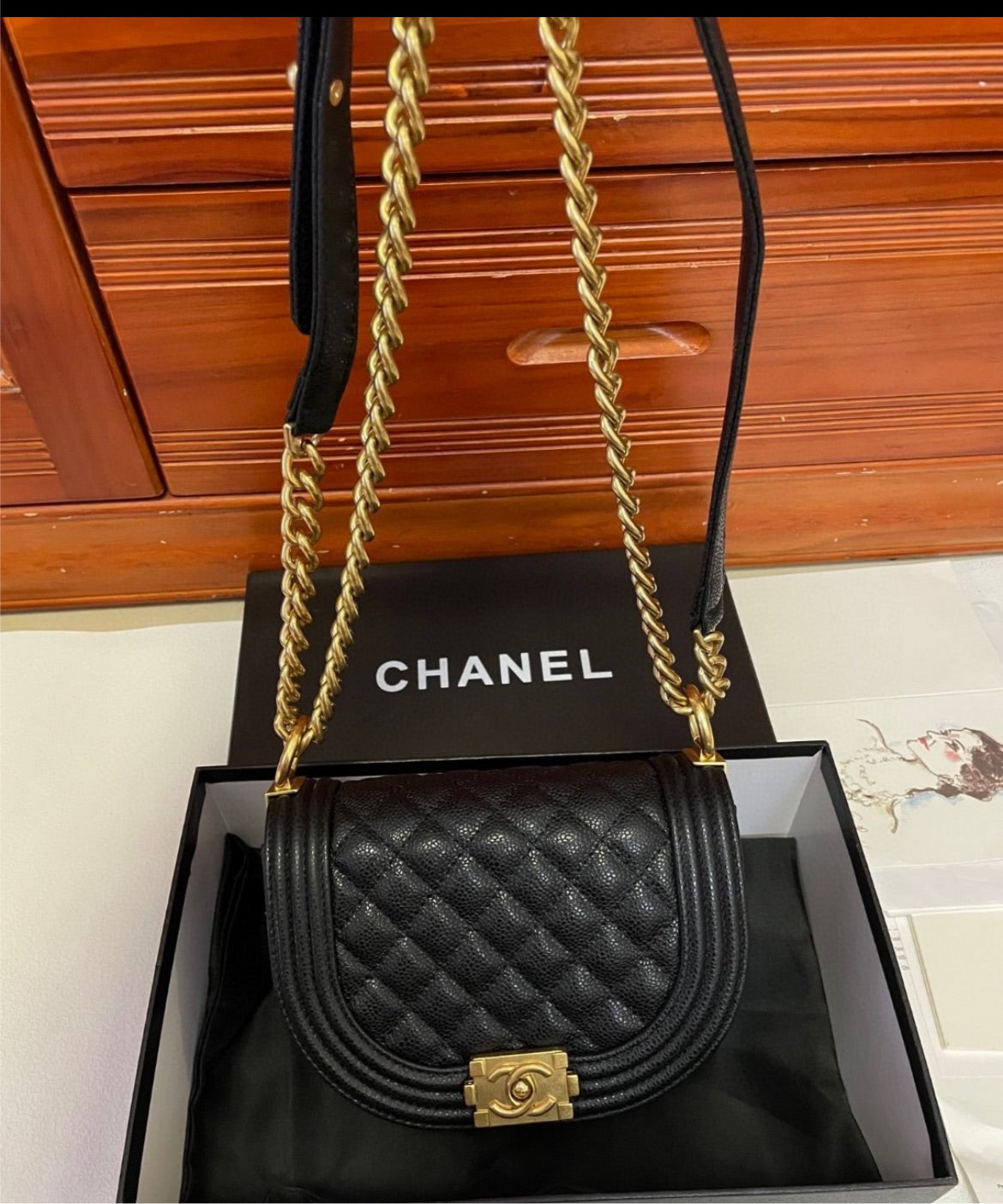 Woman Chanel crossbody handbag
