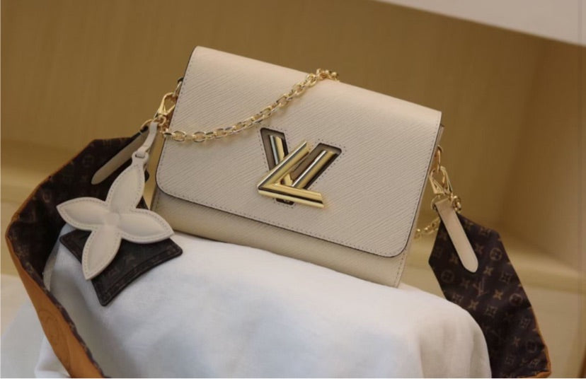 Louis Vuitton woman crossbody