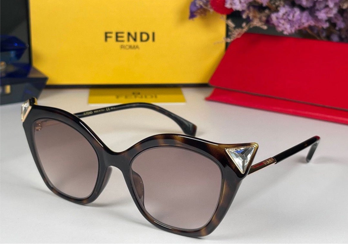 New cat eye shape Fendi eyewear