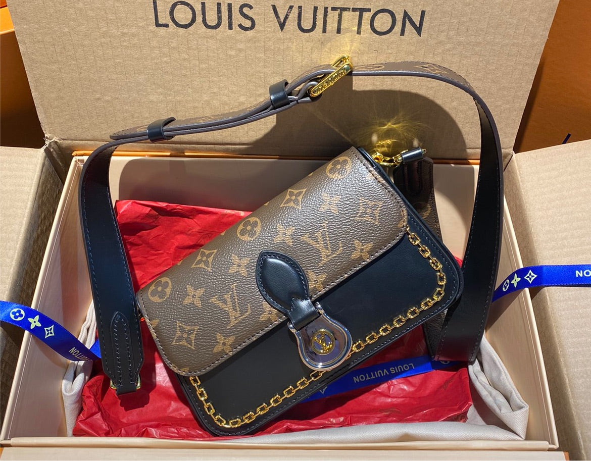 New Louis Vuitton woman shoulder bag