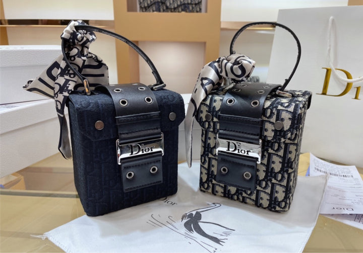 Woman Dior crossbody/shoulder bag