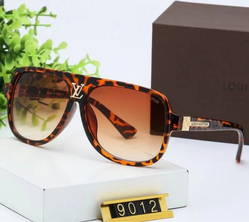LV woman sunglasses