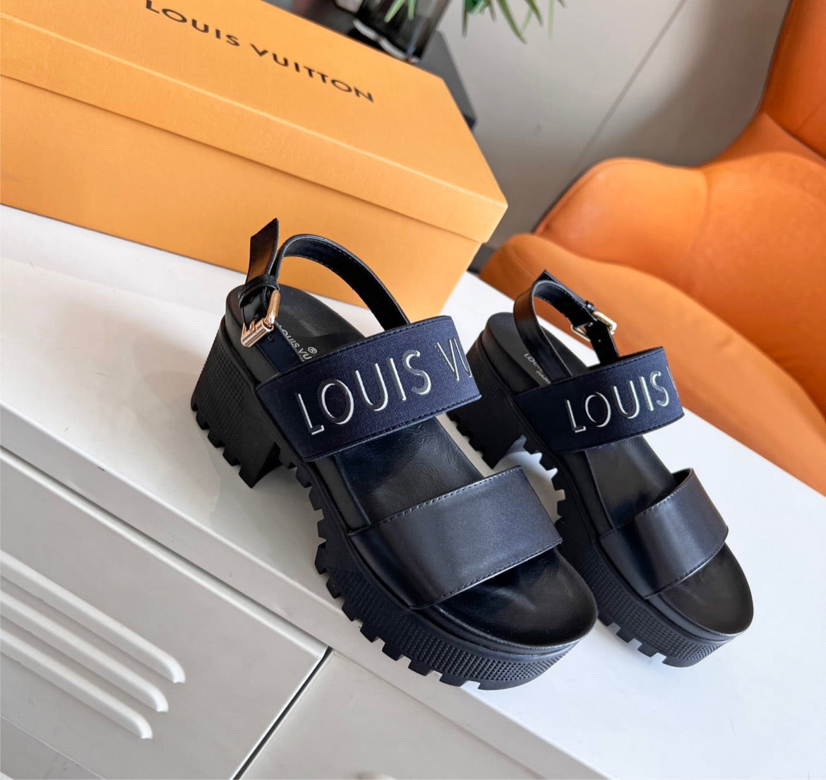 New Louis V woman sandal