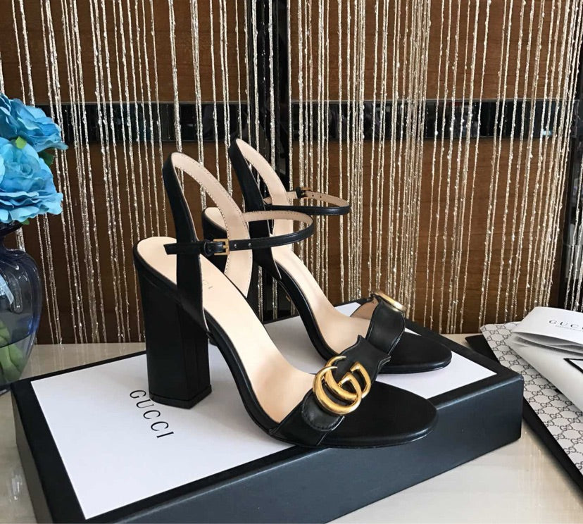 Woman black Gucci shoes