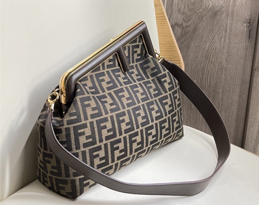New fendi 2021 ladies shoulder Handbag