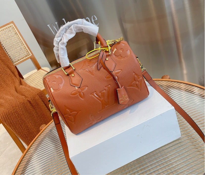 New woman LV shoulder handbag