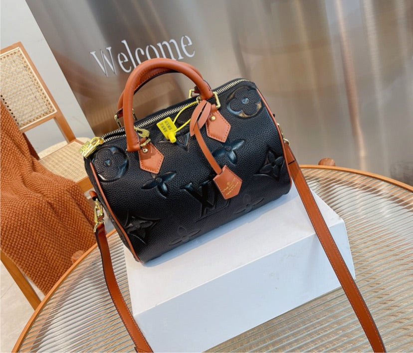 New woman LV shoulder handbag