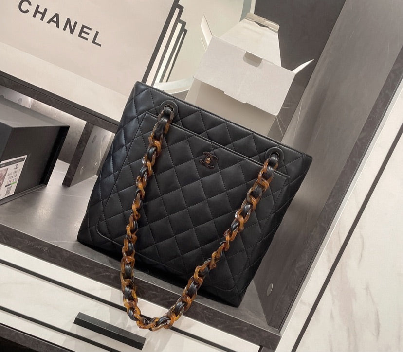Chanel woman shoulder handbag