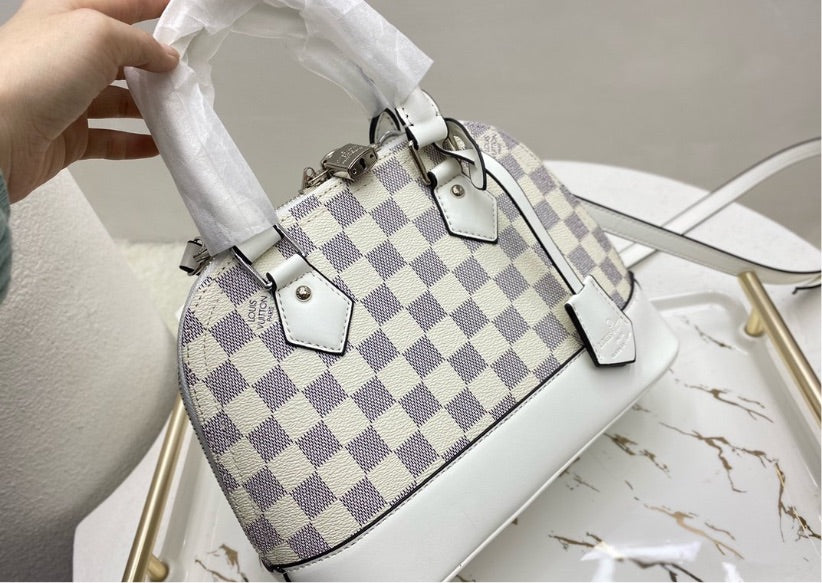 White LV woman shoulder handbag