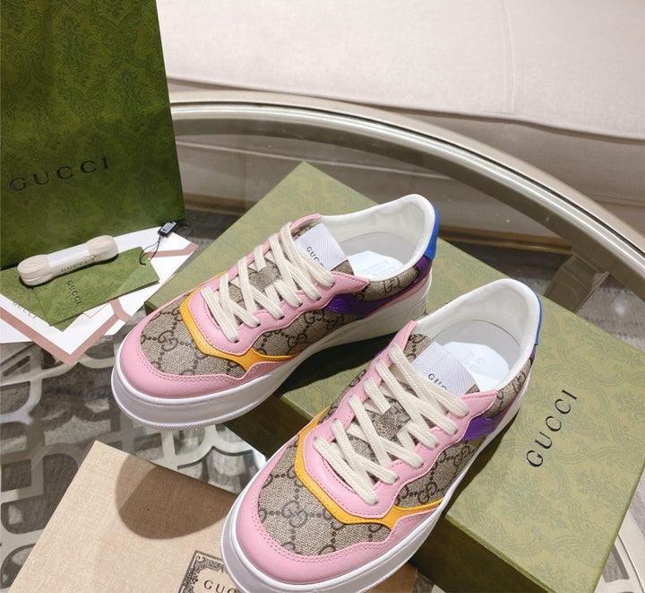 Woman Gucci sneakers