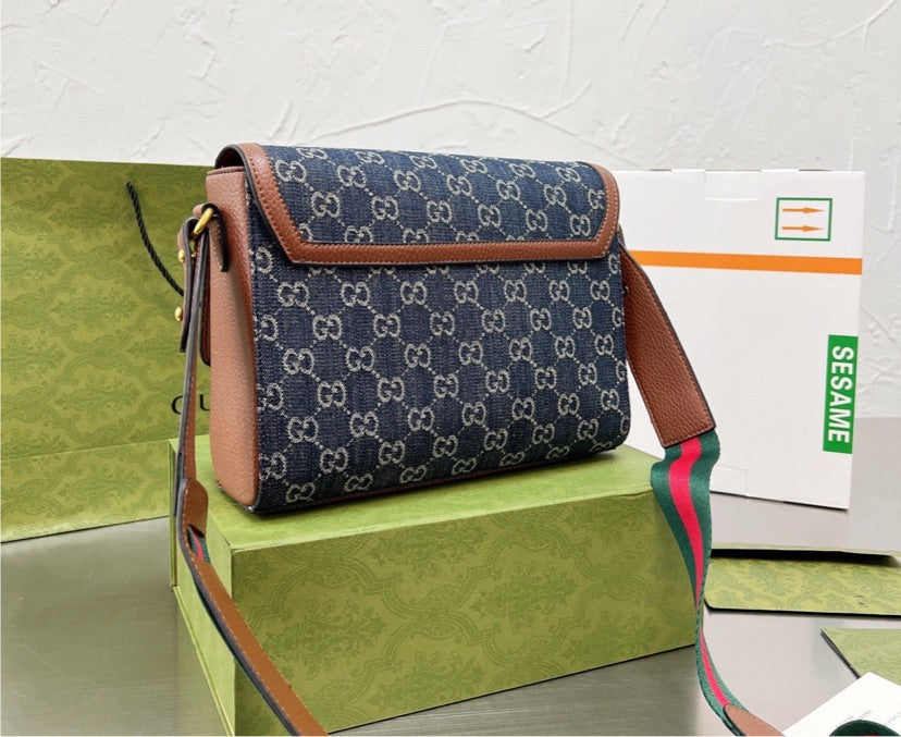 Woman Gucci shoulder Handbag