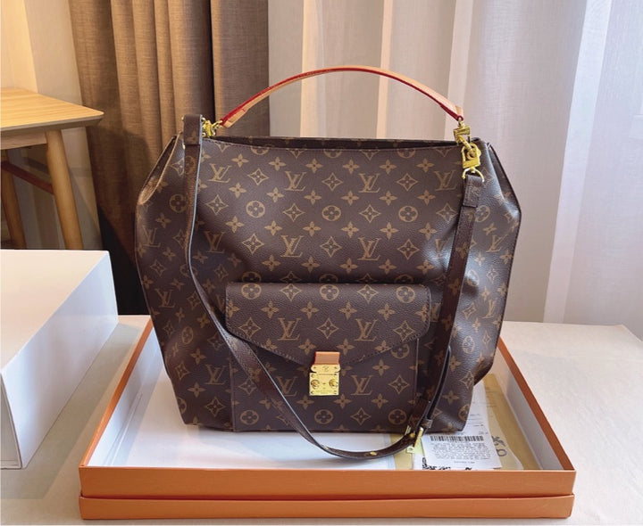 Brown leather large handbag