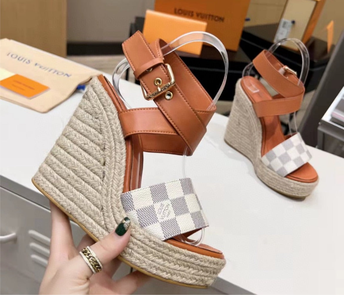 LV woman wedge