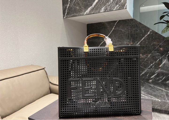 New woman Fendi shoulder bag