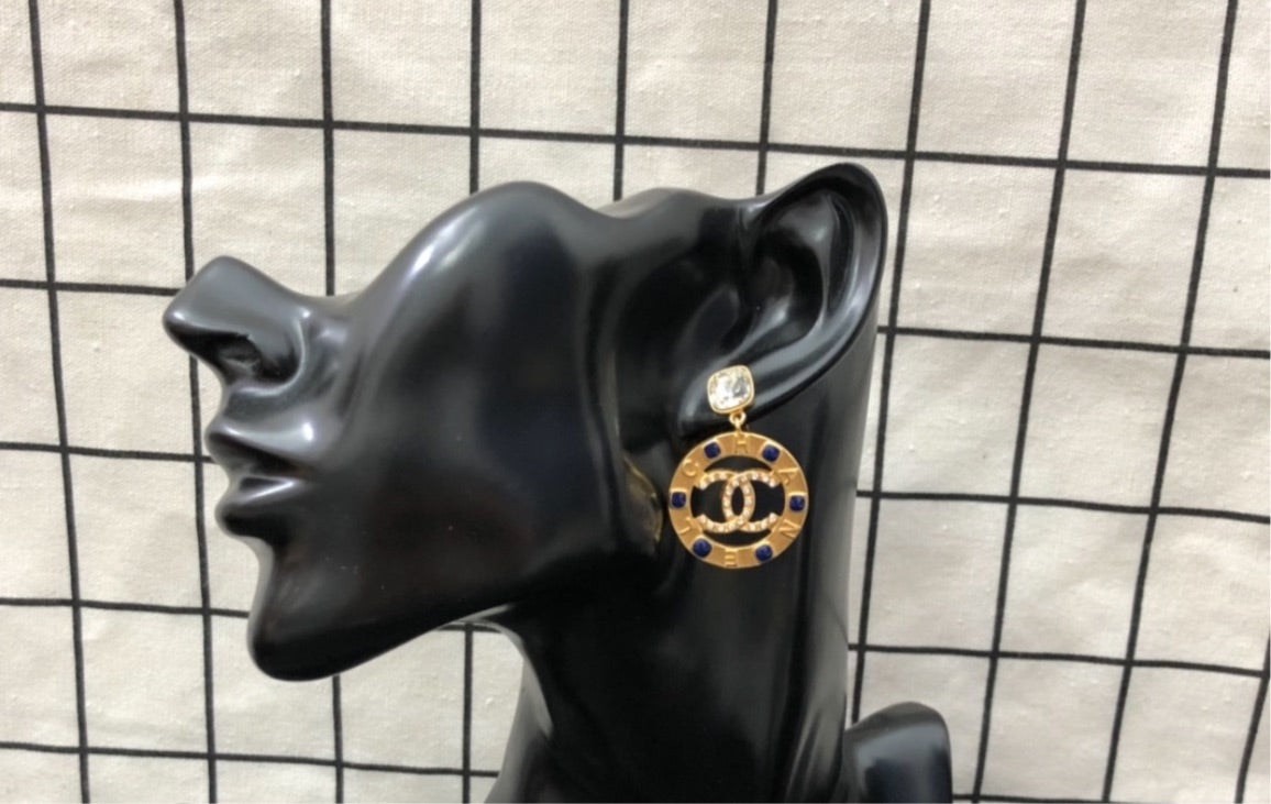 New Chanel woman earring