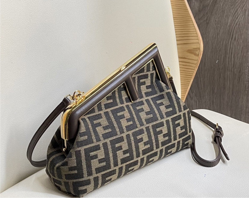 New fendi 2021 ladies shoulder Handbag
