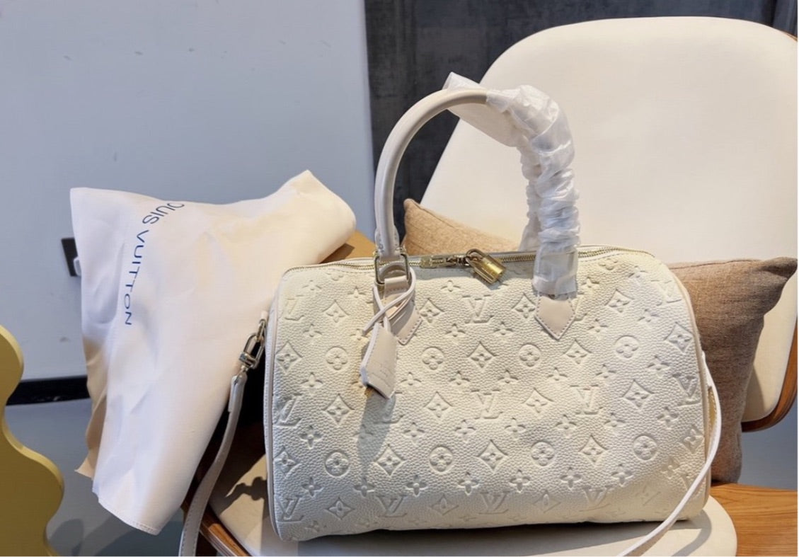 Louis Vuitton woman shoulder handbag