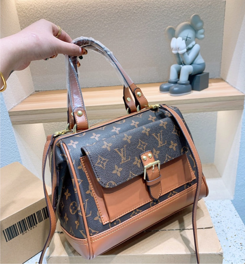 LV woman shoulder handbag