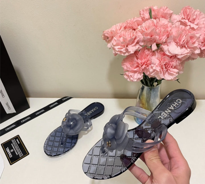 Black Chanel woman sandal