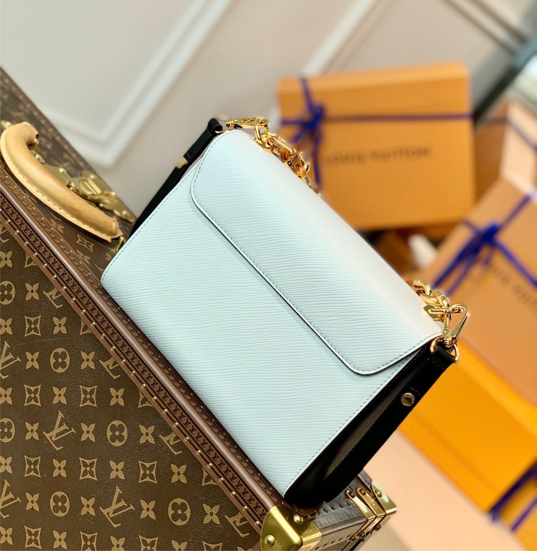 New LV woman shoulder bag