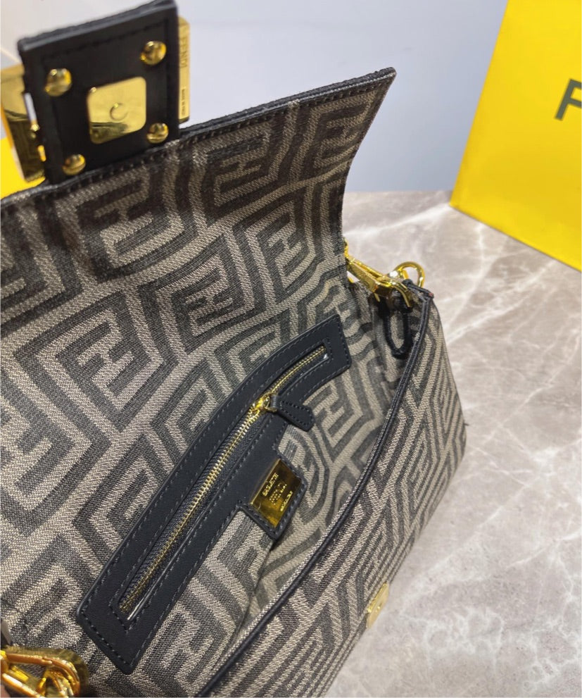 New woman Fendi 2021 handbag