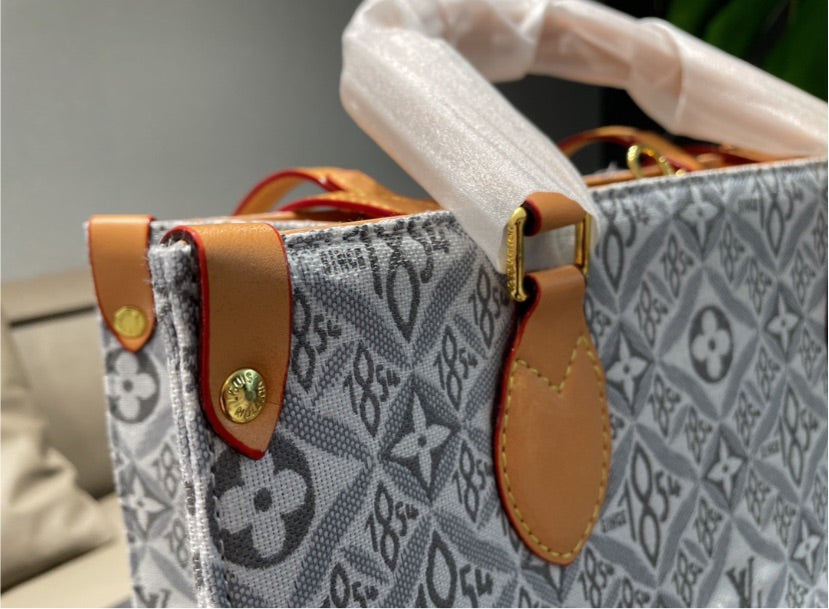 Grey LV woman large Tote