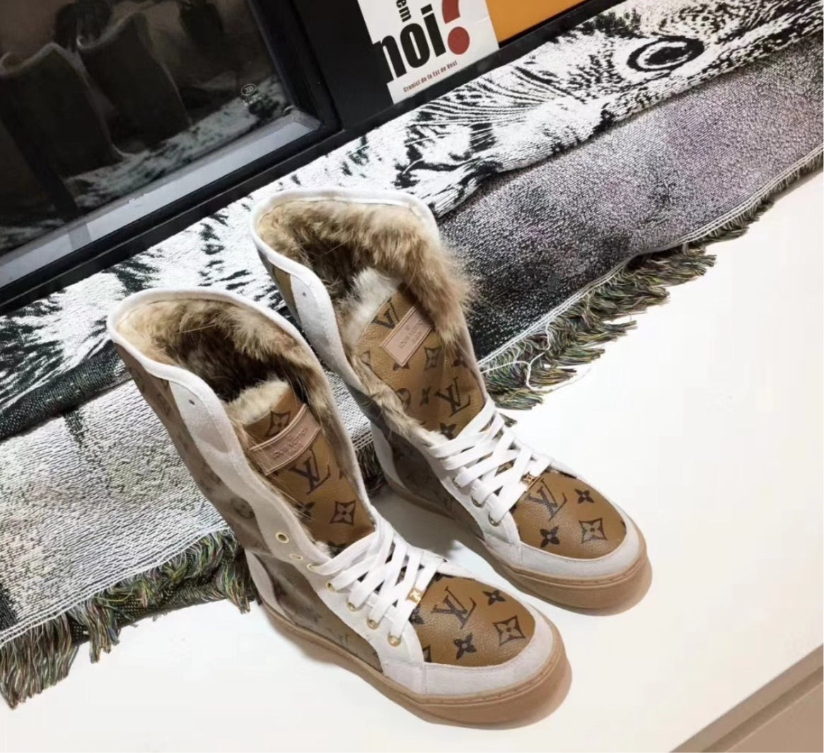 New Louis Vuitton woman Fur boots