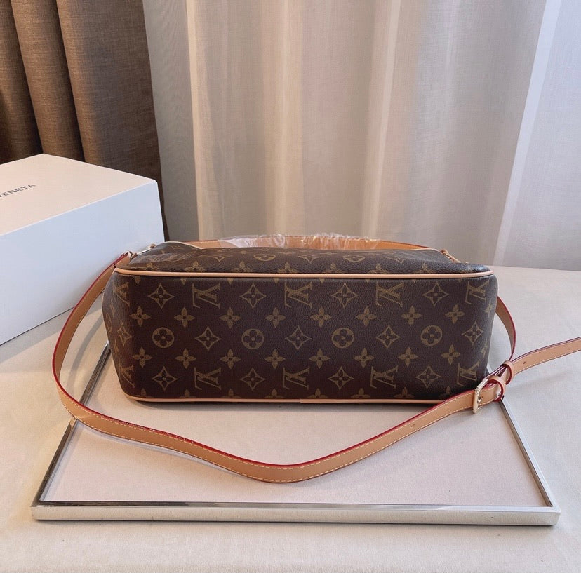 Leather LV shoulder Handbag