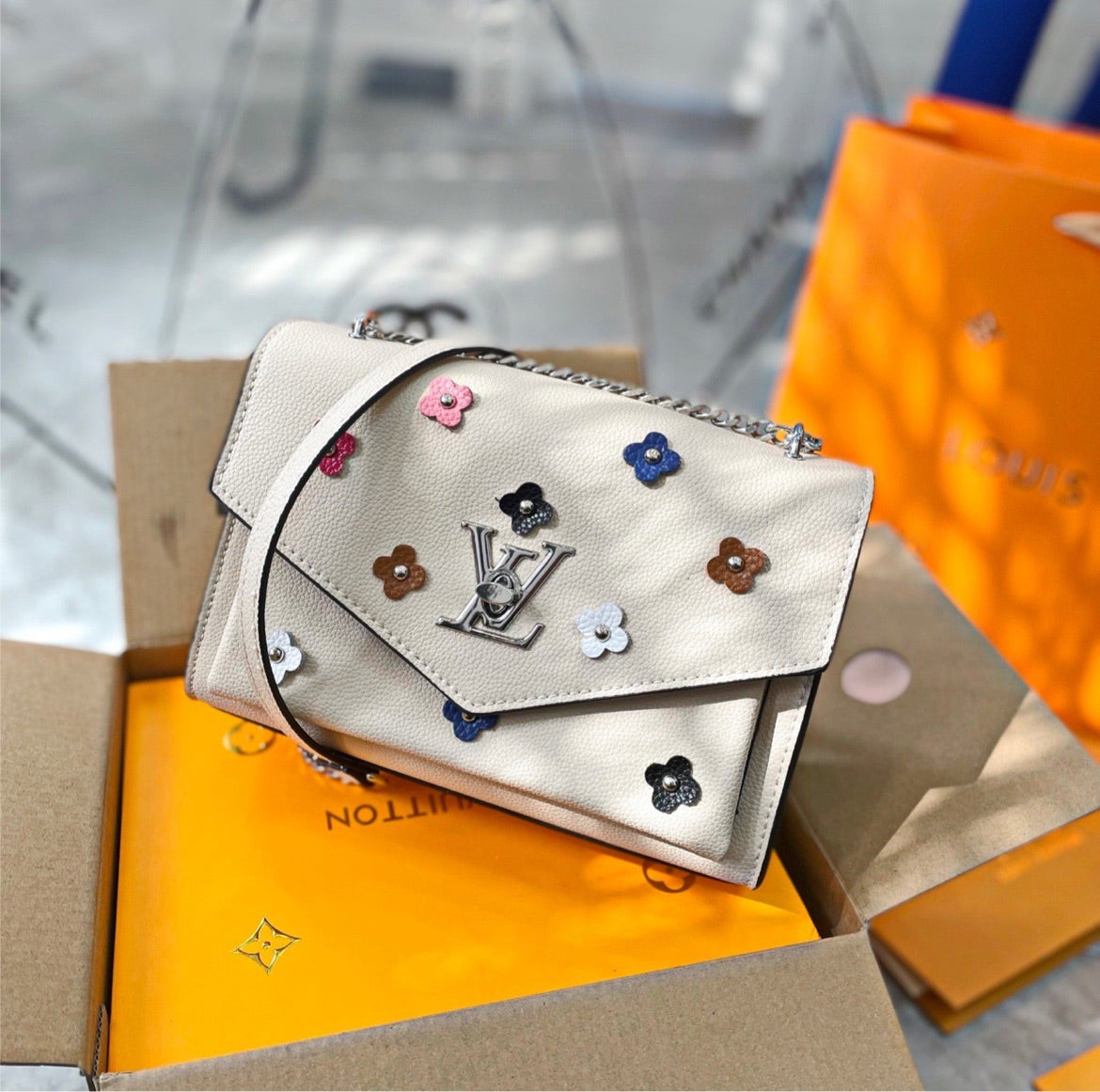 New woman LV a shoulder handbag